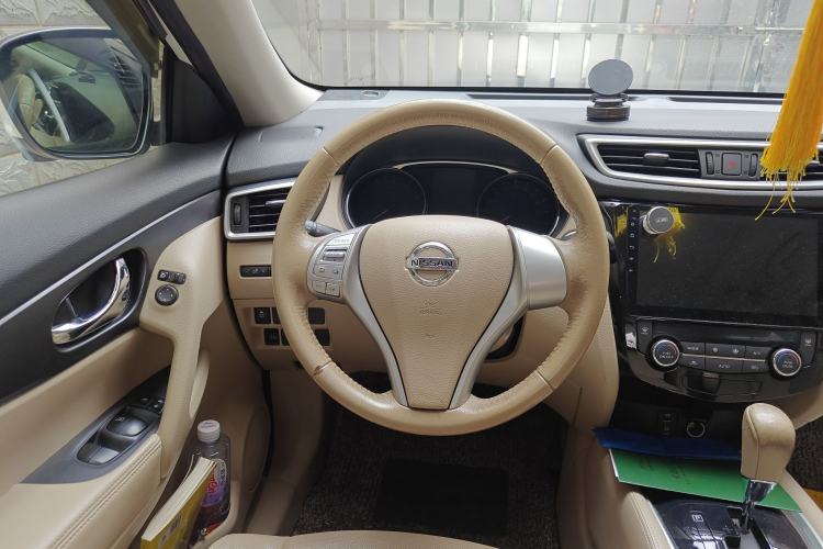 Used Nissan X-Trail 2014 2.0L CVT Comfort Edition 2WD Steering Wheel