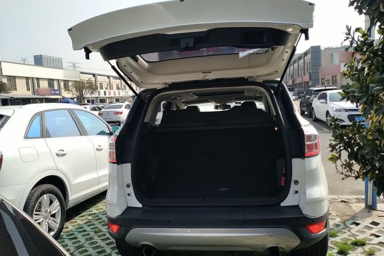 Used Ford Kuga 2017 EcoBoost 180 Two-Wheel-Drive Tiger Leap Model
