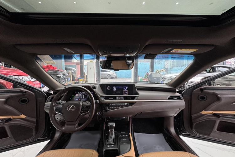 Used Lexus ES 2018 300h Premier Edition China V Standard Interior 7