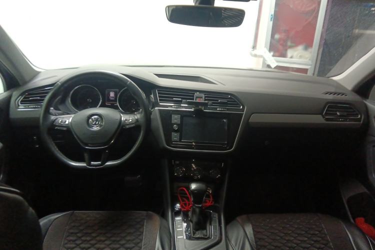 Used Volkswagen Tiguan L 2018 Facelift 330TSI Automatic Two-Wheel Drive Luxury Edition Center Console