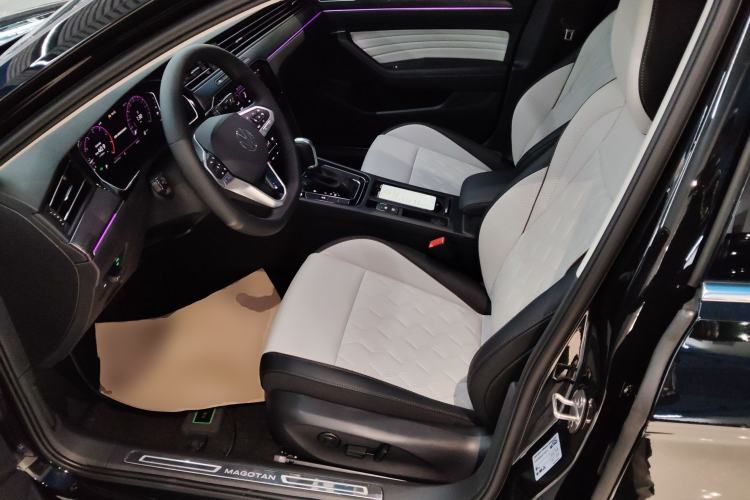 Used Volkswagen Magotan 2026 30 Million Vehicles Selected Model 380TSI DSG Luxury Edition Left Front Seat