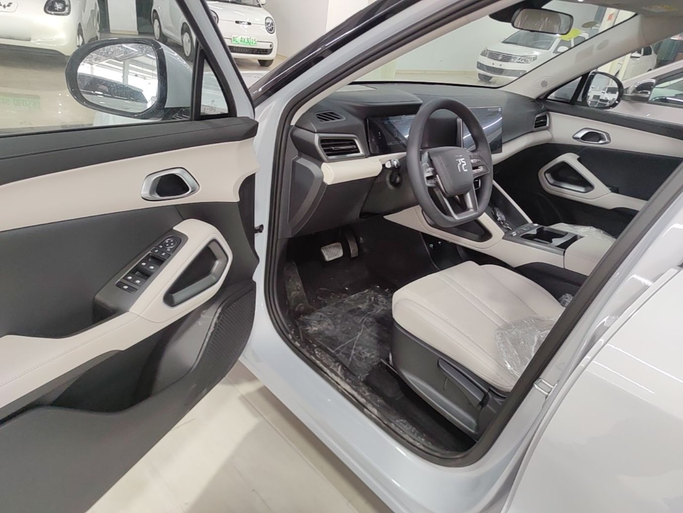 BYD Yuan UP 2025 Model 301KM Leading Version — снимка 18