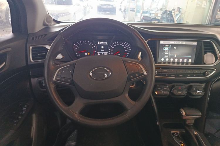 Used GAC Trumpchi GS4 2017 235T Automatic Two-Wheel Drive Luxury Smart Connectivity Version Steering Wheel