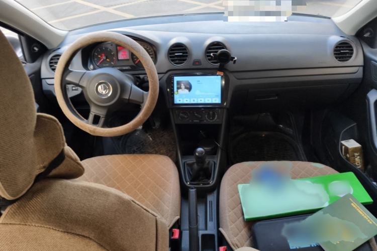 Used Volkswagen Jetta 2015 1.6L Manual Fashion Edition Interior 2