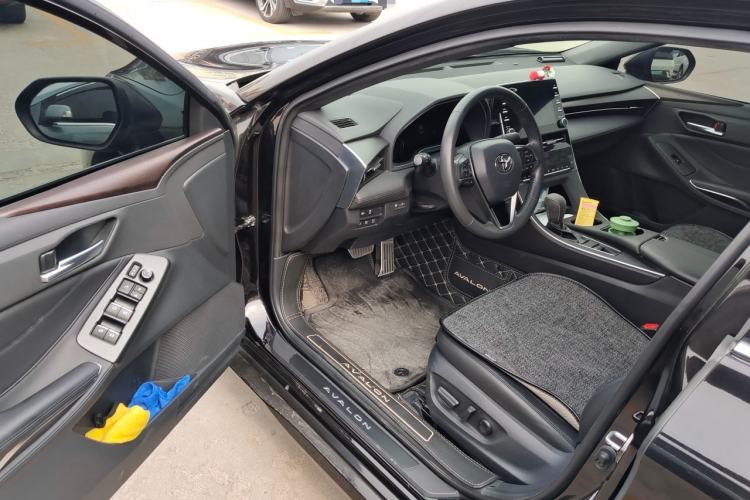 Used Toyota Avalon 2019 2.0L XLE Premium Edition China VI Interior 3