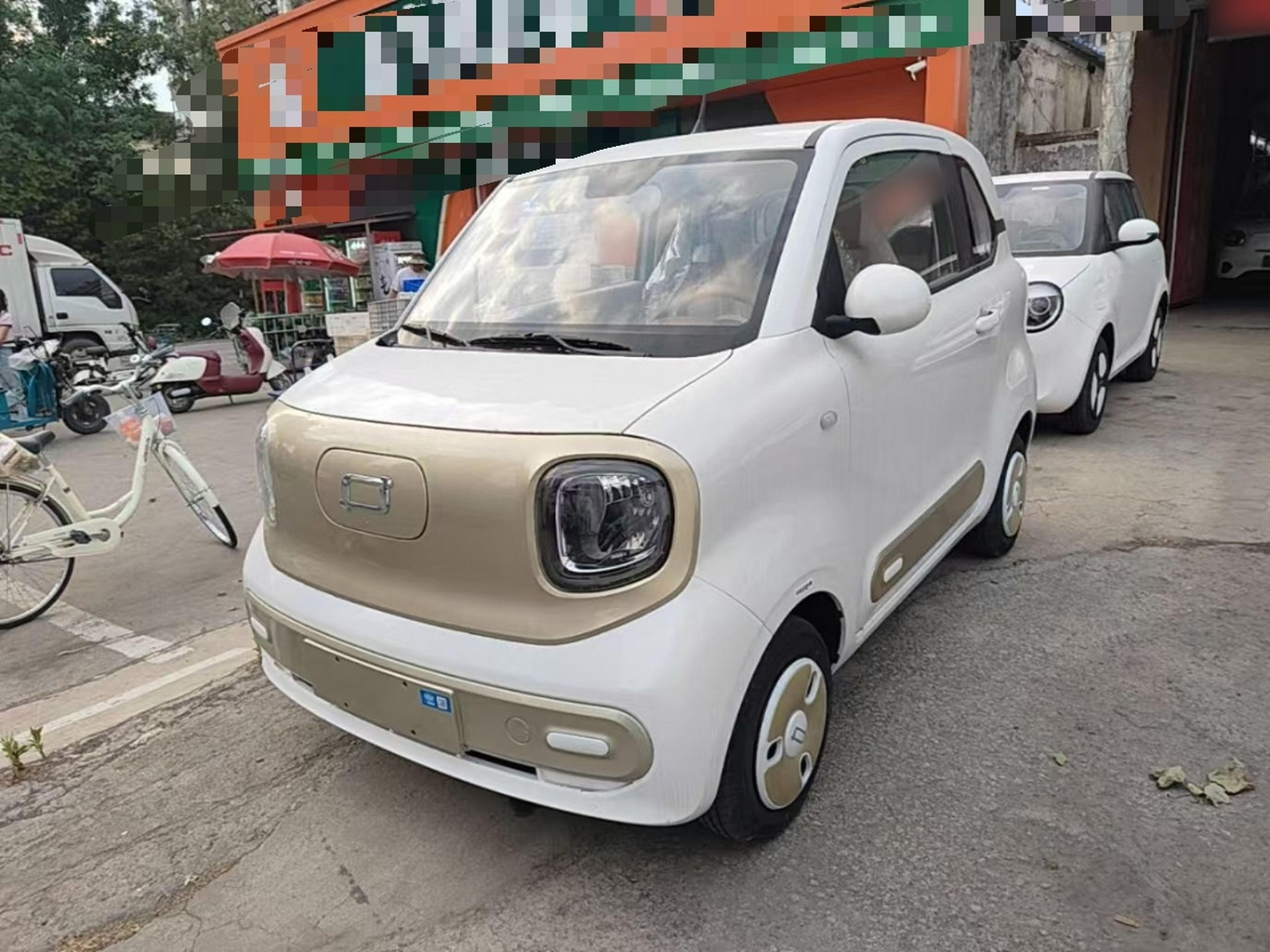 Unter der Vorderseite des Autos