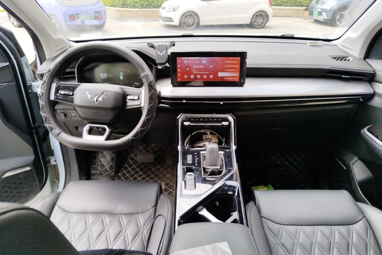 Used Wuling Asta 2022 2.0L DHT Electric-Speed Version Center Console