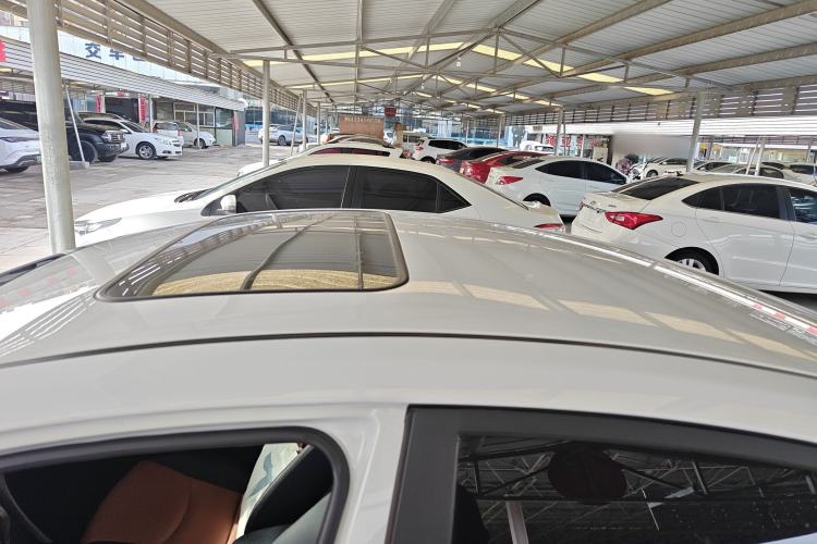 Used Hyundai Elantra (5th Generation / Langdong) 2016 1.6L Automatic Prestige Model Roof