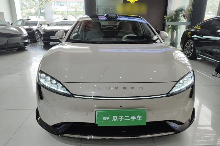 Used Hima Luxeed S7 2025 785 km Ultra Front