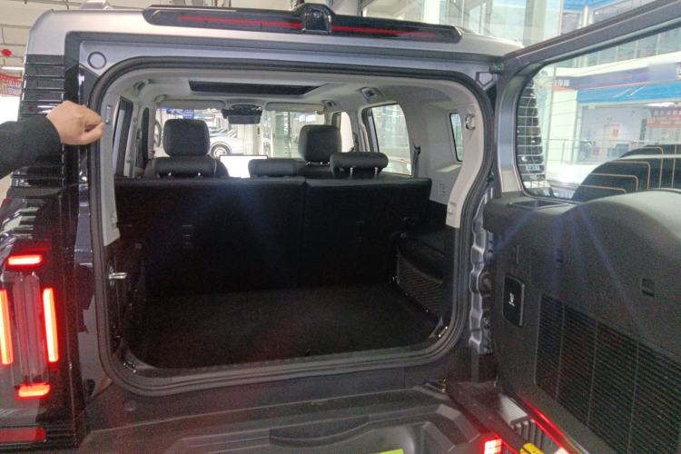 Used JETOUR Traveler 2023 2.0T All-Wheel-Drive CrossPRO Trunk