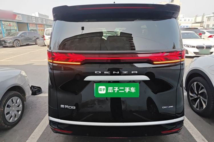 Used Denza D9 2022 DM-i 970 Four-Wheel Drive Flagship Model Rear
