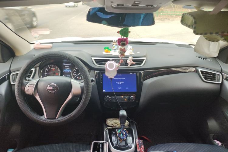 Used Nissan Qashqai 2016 2.0L CVT Luxury Edition Center Console