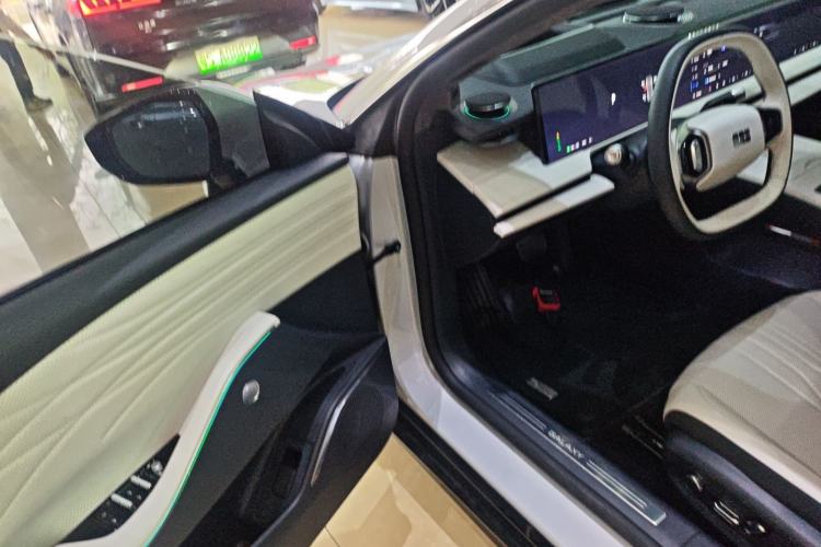 Used Geely Galaxy E8 2024 665 km Range Rear-Drive Starship Long-Range Version Driver Seat