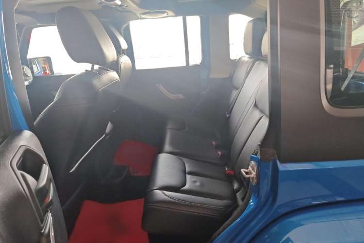 Used Jeep Wrangler 2015 3.0L Sahara Four-Door Comfort Edition
