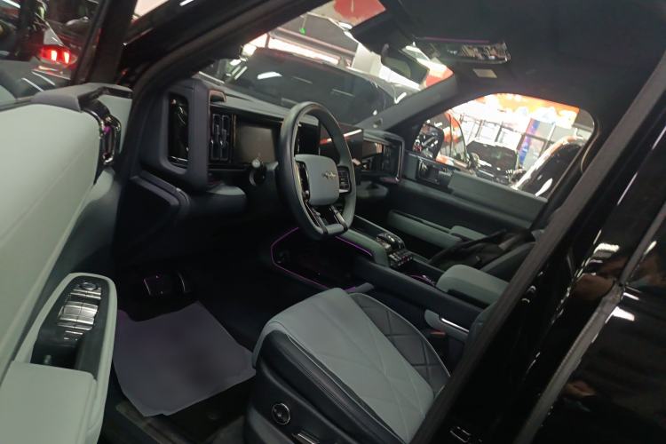 Used Formula Leopard Leopard 5 2023 Navigator Edition
