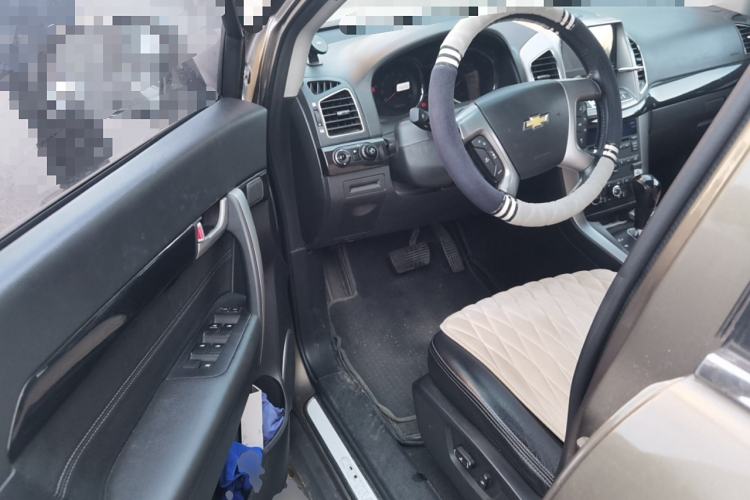 Used Chevrolet Captiva 2015 2.4L 4x4 Flagship Edition 7-Seater
