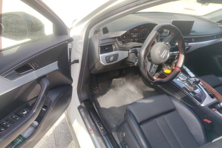 Used Audi A4L 2018 30th Anniversary Edition 45 TFSI quattro Sport model
