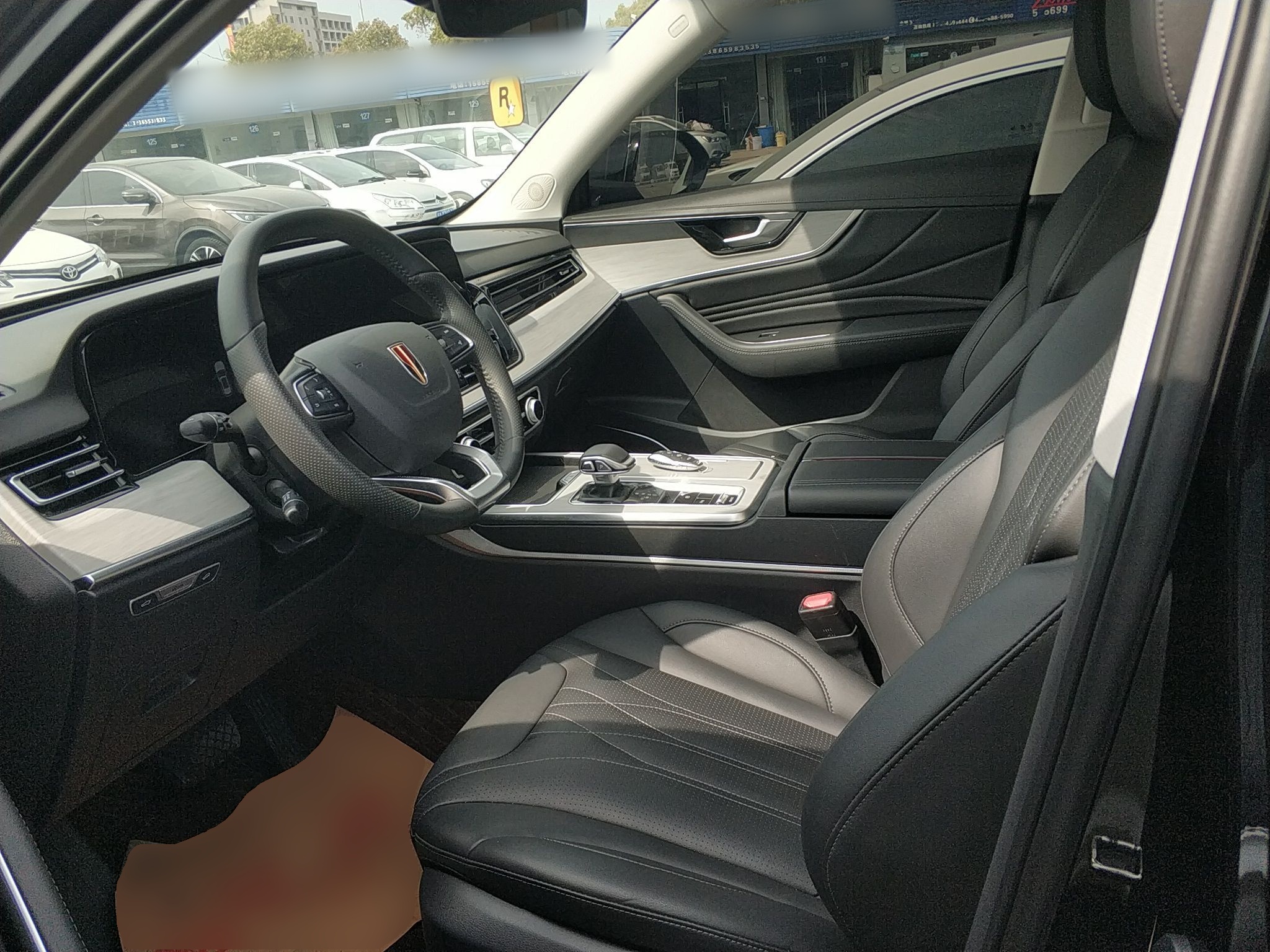 المقاعد الأمامية داخل السيارة