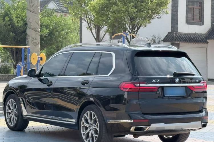 Used BMW X7 2020 xDrive40i Luxury Package with Leading Features