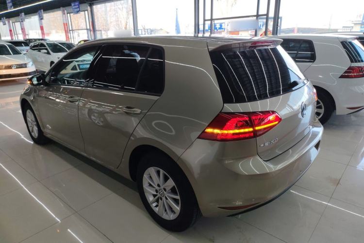 Used Volkswagen Golf 2016 1.6L Manual Fashion Edition
