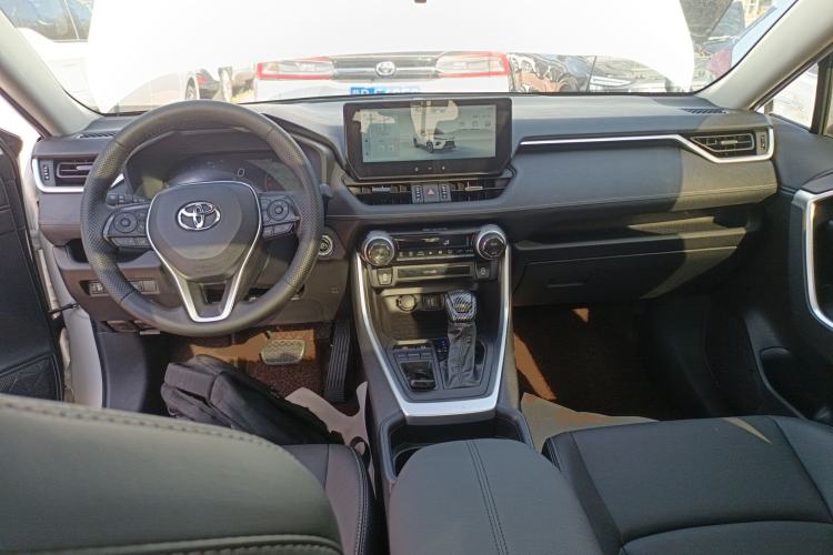 Used Toyota Wildlander 2023 2.0L CVT Two-Wheel Drive Luxury PLUS Edition Center Console