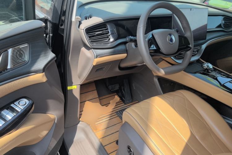 Used Denza D9 2022 DM-i 970 Four-Wheel Drive Prestige Model Driver Seat