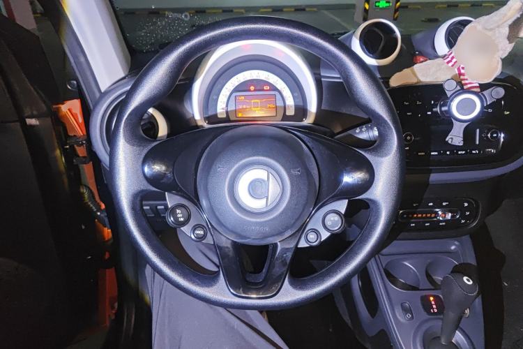Used smart fortwo 2015 1.0L 52 kW hardtop Dynamic version Steering Wheel