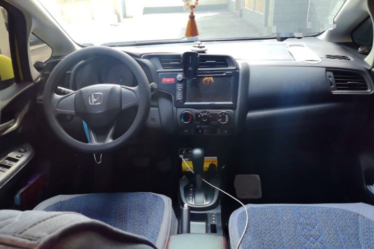 Used Honda Fit 2014 1.5L LX CVT Comfort Model Center Console