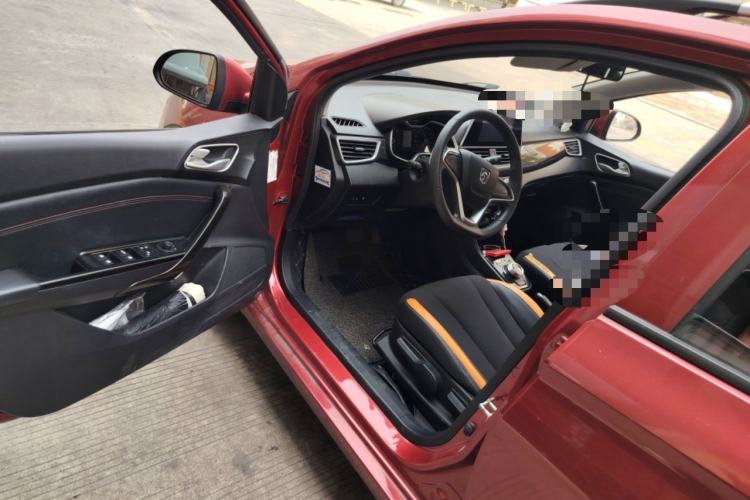 Used Baojun 310 2017 1.5L Automatic Fashion Model Driver Seat