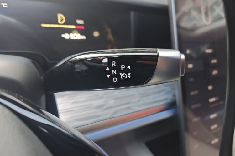 Used NETA S 2022 Pure Electric 715 km Range Rear-Wheel Drive Mid-Range Version Gear Lever