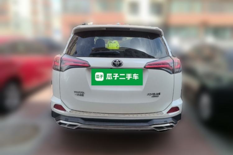 Used Toyota RAV4 2016 2.0L CVT Two-Wheel Drive Fashion Edition China V Standard Rear