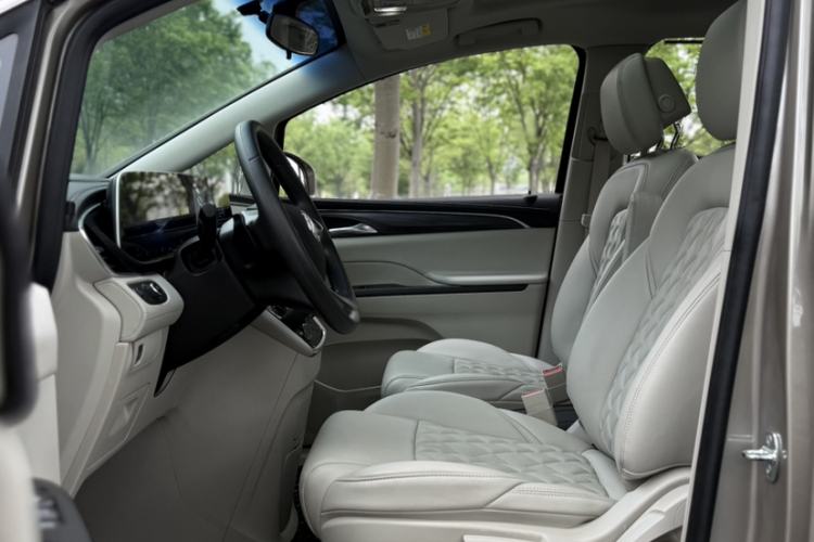 Used Buick GL8 2023 ES Lu Zun Comfort Model Interior 7