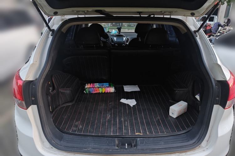 Used Hyundai ix35 2015 2.0L Manual Two-Wheel Drive Comfort Version China IV Standard Trunk