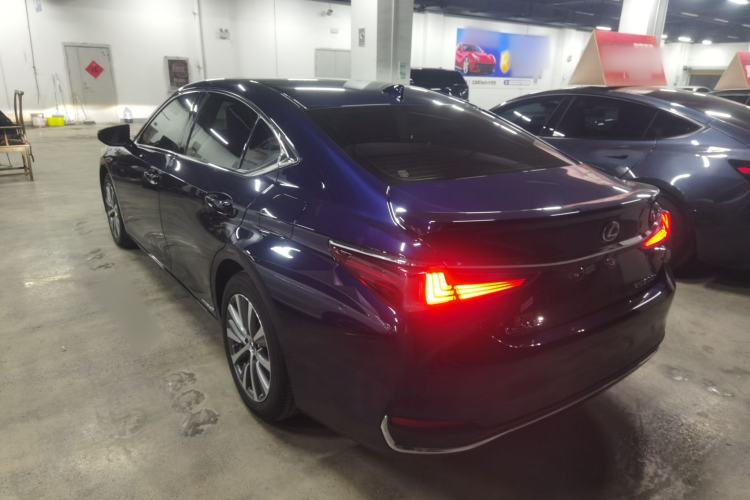 Used Lexus ES 2020 300h Premier Edition Exterior 2