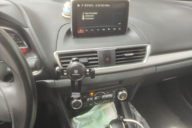 Used Mazda 3 Axela 2016 Sedan 1.5L Automatic Luxury Model