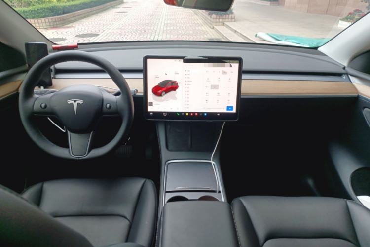 Used Tesla Model Y 2022 Long-Range All-Wheel-Drive Version
