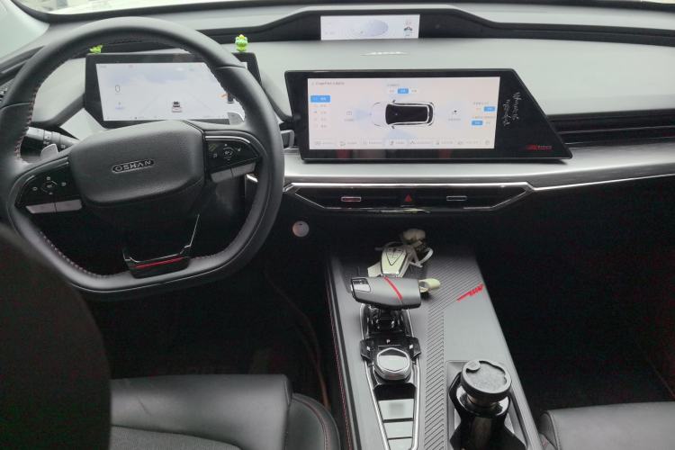 Used CHANGAN OSHAN Z6 2022 Blue Whale 1.5T DCT Smart Edition Center Console