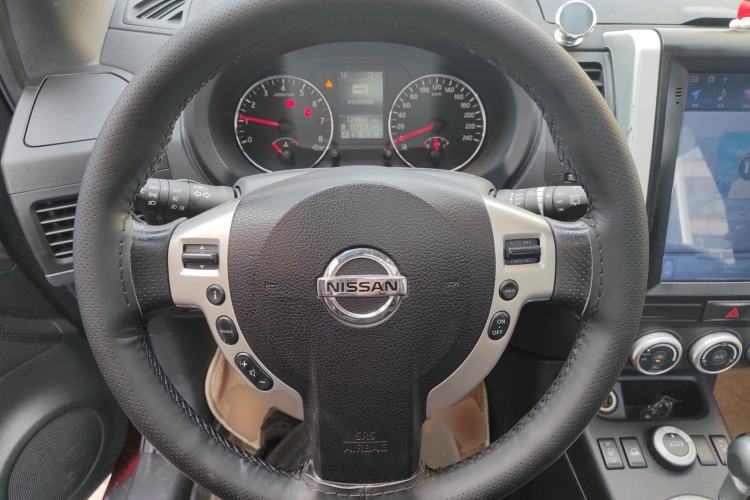 Used Nissan X-Trail 2012 2.5L CVT Luxury Edition 4WD Steering Wheel