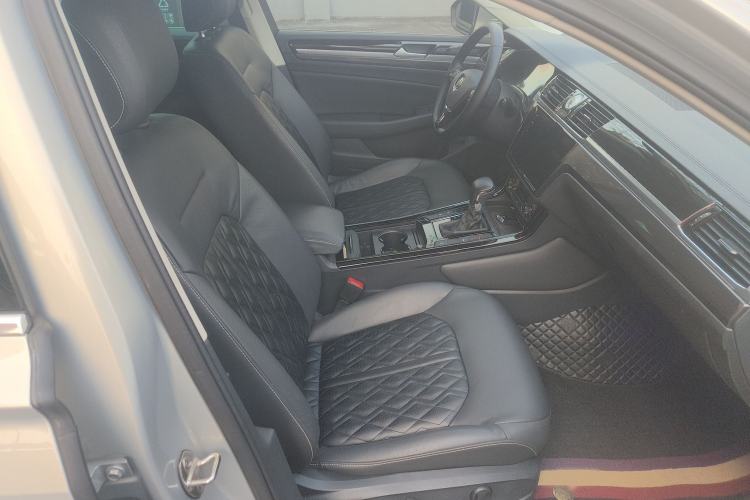 Used Volkswagen Phideon 2019 380TSI Two-Wheel Drive Business Edition China VI Standard
