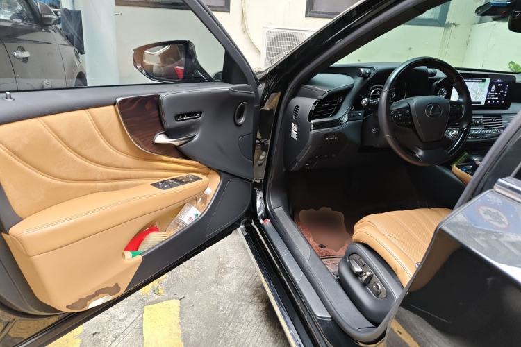 Used Lexus LS 2021 500h Luxury Edition
