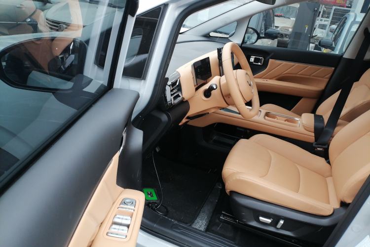 Used Wuling Wuling Starlight 730 2025 Model Plug-in Hybrid 125km Luxury Edition