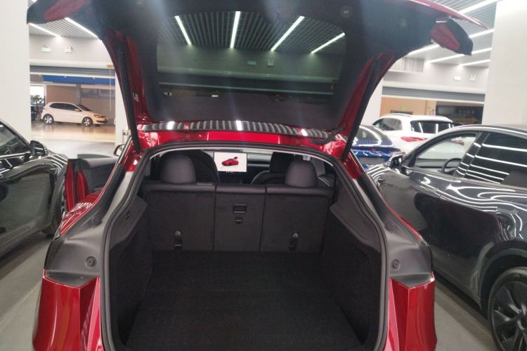 Used Tesla Model Y 2025 Long-Range All-Wheel-Drive Version
