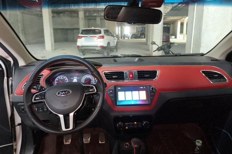 Used JAC Group Refine S2 2018 Smart Drive Edition 1.5L Manual Luxury Smart Model Center Console