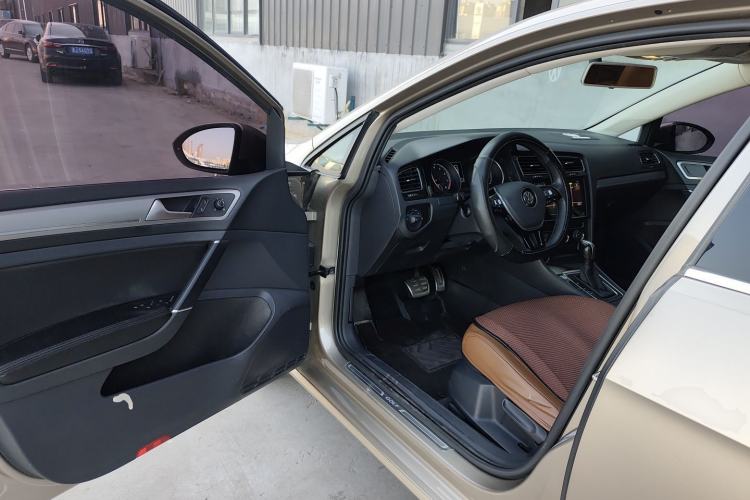 Used Volkswagen Golf 2020 Zhiai Edition 200TSI DSG Comfortable & Ambitious Version Driver Seat