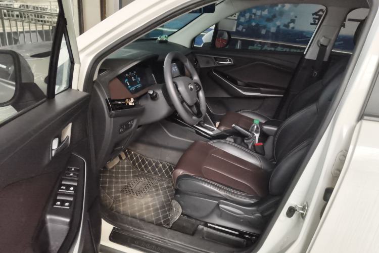 Used CHANGAN CS15 2019 1.5L Automatic Entry Model China VI Standard Driver Seat