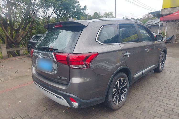 Used Mitsubishi Outlander 2019 2.4L 4x4 Zhi Xiang Edition 7 Seats China VI Standard
