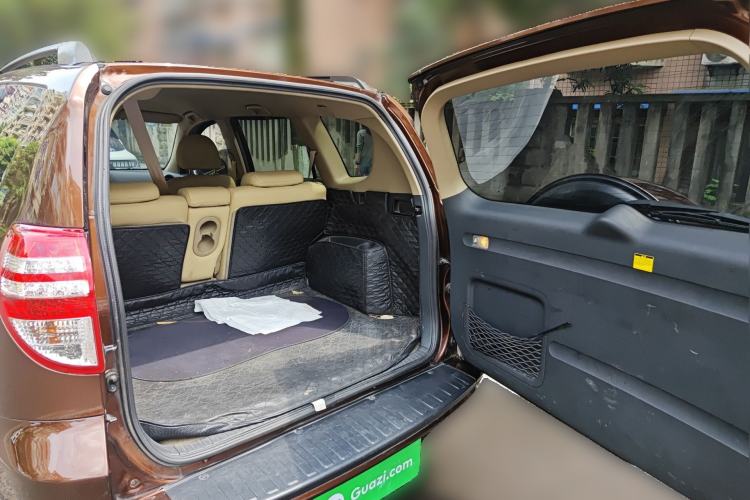 Used Toyota RAV4 2011 2.0L Automatic Classic Edition Trunk