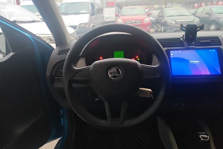 Used Skoda Fabia 2015 1.4L Automatic Front-Drive Model Steering Wheel