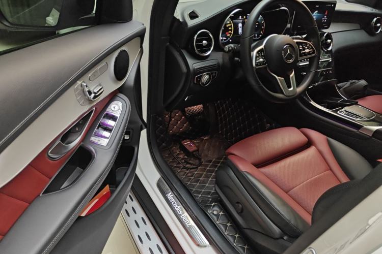 Used Mercedes-Benz GLC Coupe 2022 Refreshed GLC 260 4MATIC Coupe SUV Driver Seat