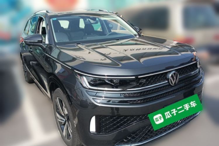 Used Volkswagen Tavendor 2024 380TSI All-Wheel-Drive R-Line Cruise Premium Edition Front Right 45 Deg